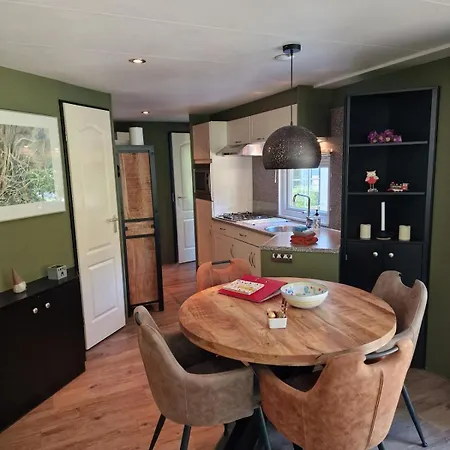 Chalet Rustig Gelegen Sfeervol